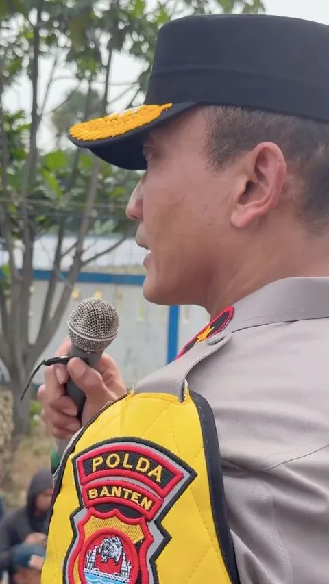 Jenderal Polisi Tegas di Depan Buruh yang lagi Demo 