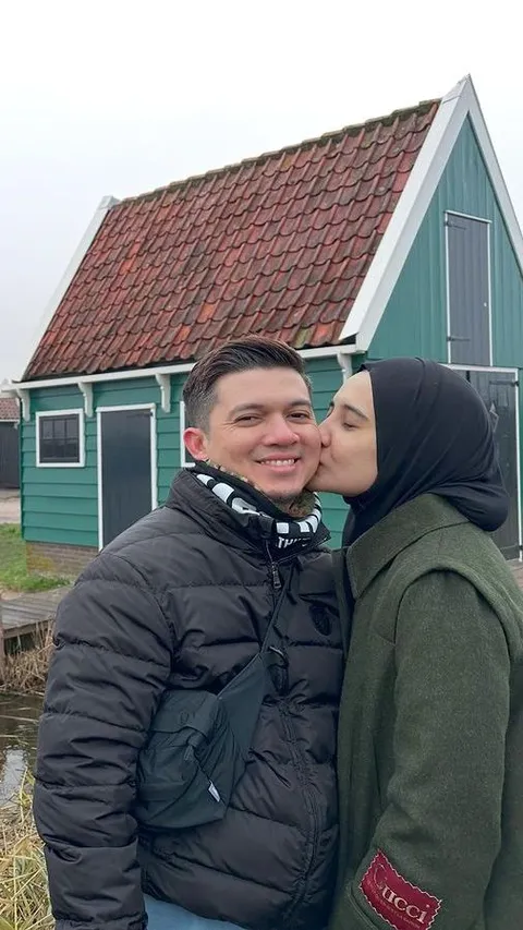 Potret Kebersamaan Zaskia Sungkar dan Irwansyah saat Liburan di Belanda, Kini Makin Romantis