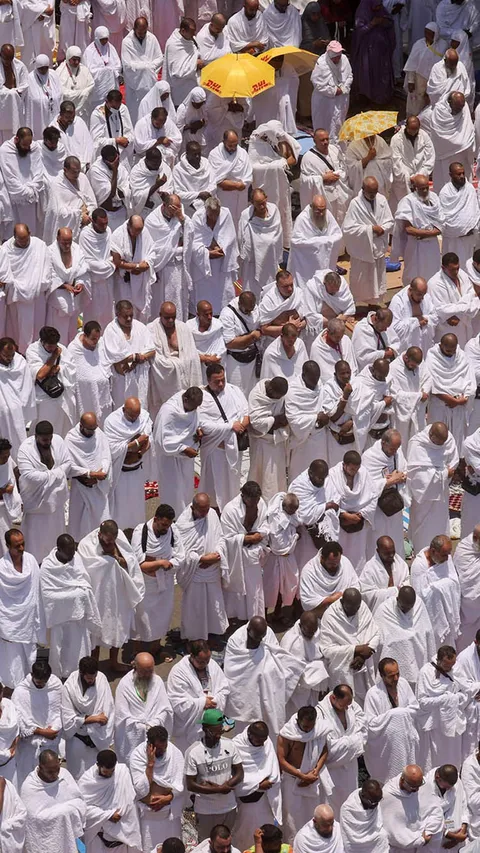 Pemandangan Menakjubkan Jutaan Jemaah Haji Wukuf di Padang Arafah, Larut dalam Zikir dan Doa