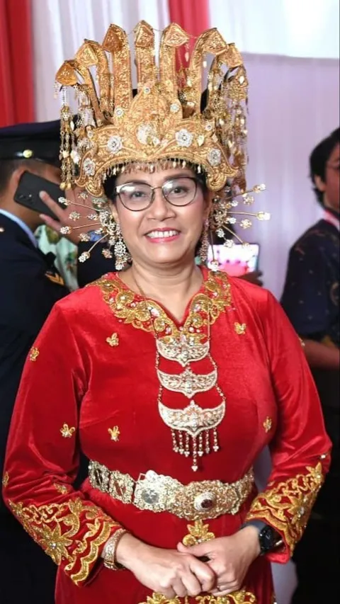 Baju Adat Sri Mulyani Bikin Jokowi & Megawati Terkejut di Hari Pancasila