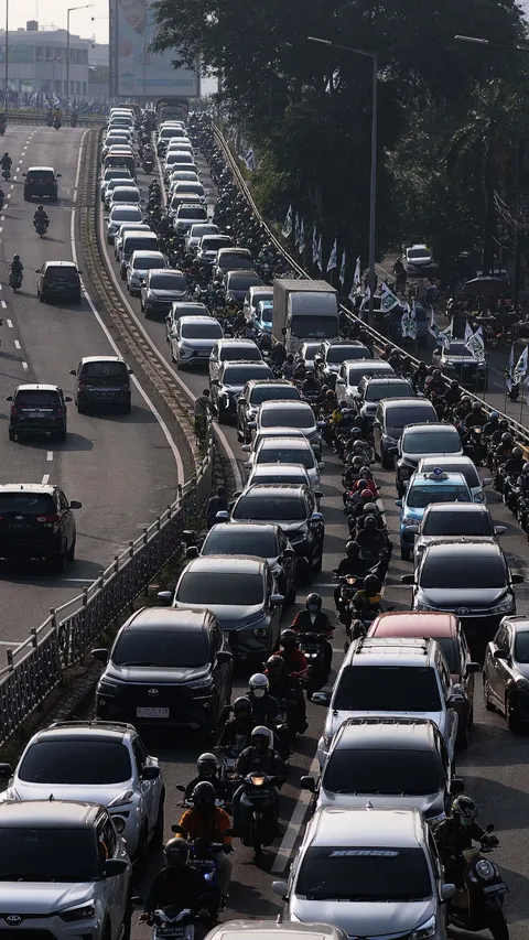 FOTO: Hari Pertama Masuk Sekolah: Beginilah Kepadatan Lalu Lintas yang Terjadi di Jakarta, Macet Luar Biasa!