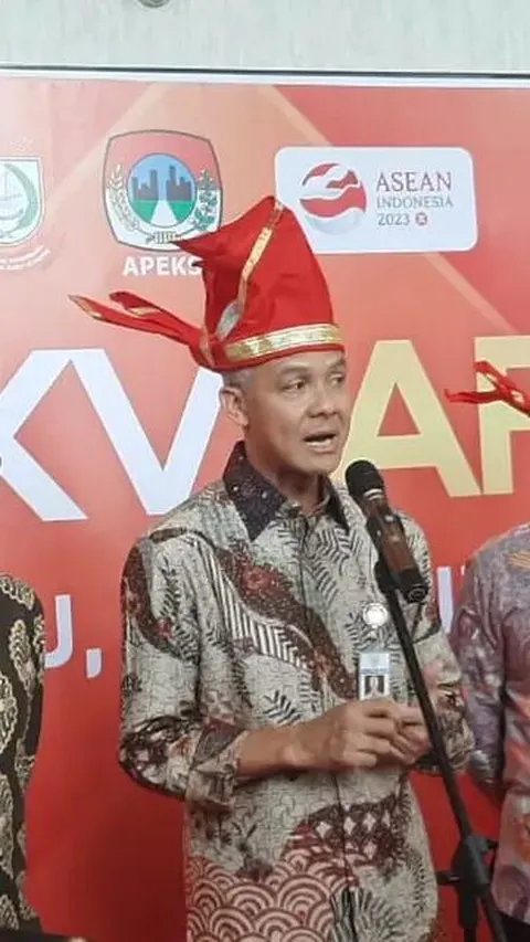 VIDEO:  Respons Ganjar Soal Sosok Prabowo dan Anies Senior dan Teman