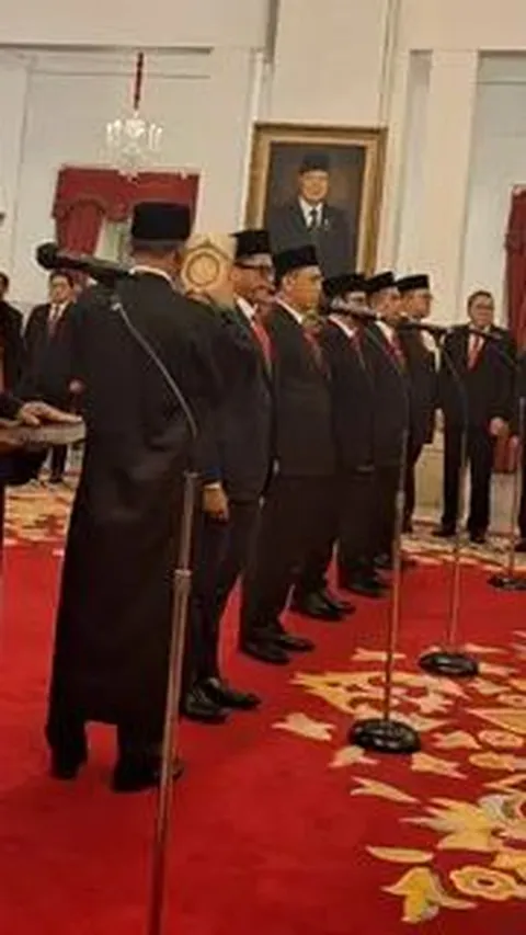VIDEO: Senyum Lebar Budi Arie Projo Dilantik Jokowi Menjadi Menkominfo, Salam Komando ke Mahfud