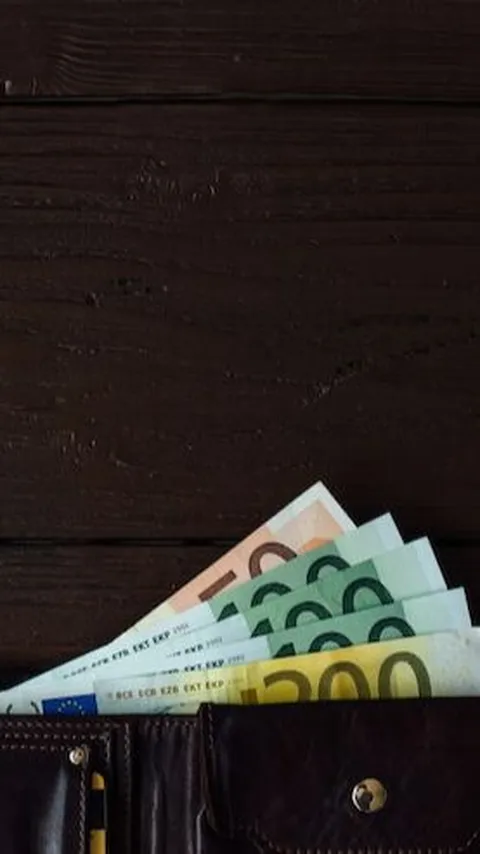 Pengendara Ojol di Kediri Temukan Dompet Isi Uang Jutaan Rupiah Dikembalikan Utuh, Dapat Apresiasi Bupati