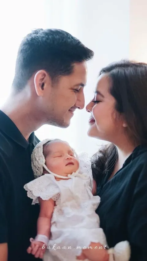 Deretan Foto Terbaru Baby Shafanina Putri Tasya Kamila, Ekspresinya Gemesin Banget!