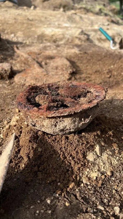 Bukan Sekadar Kuburan, Arkeolog Temukan Wajan Sampai Bros di Makam Bangsa Viking