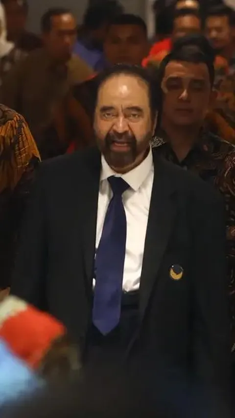 Hubungan Jokowi dan Surya Paloh, Panas di Luar Adem di Istana
