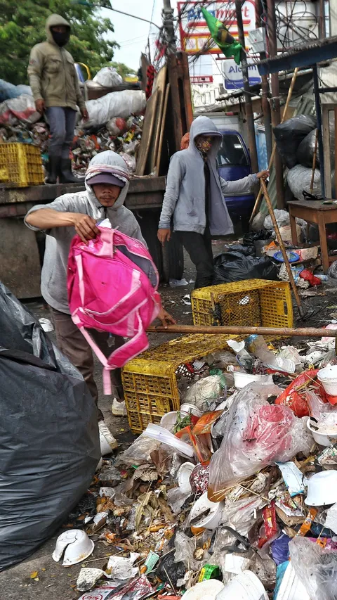 FOTO: Potret Mereka yang Hidup dari Sampah, Beginilah Perjuangannya Setiap Hari