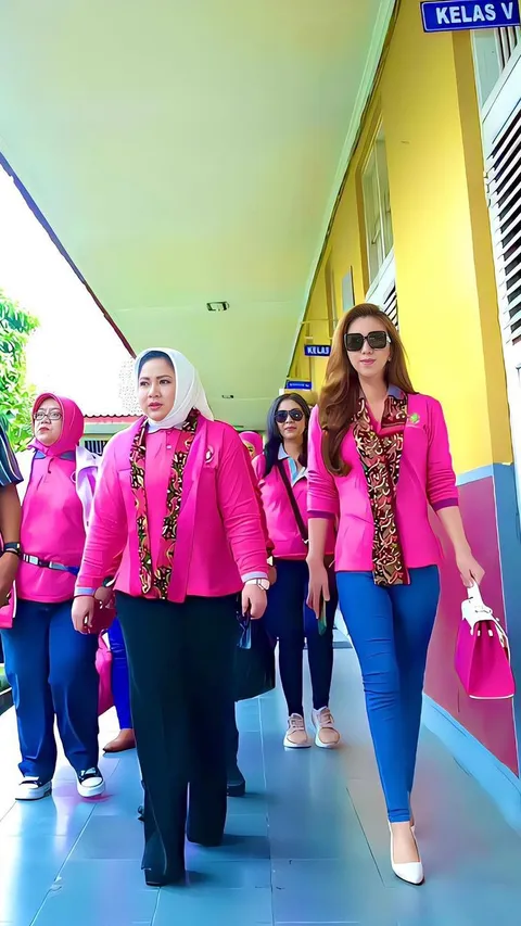 Hari Anak Nasional, Ibu Kombes Cantik Heni Tania Ajak Anak-anak Binaan LPKA Kelas 1 Tangerang Bernyanyi