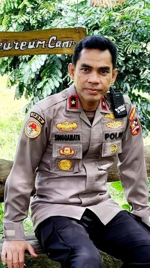 Jenderal Polri Pose sama Vokalis Eks Mantan Wakil Wali Kota, Puji Sosok Rendah Hati