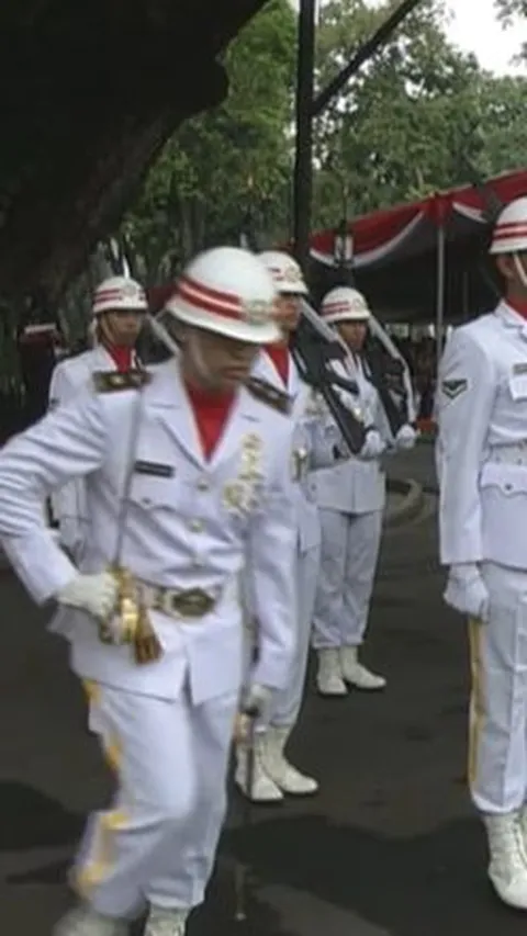 Peristiwa Tak Terduga Pelantikan Perwira TNI-Polri di Istana Negara, Komandan Pasukan Sempoyongan lalu Jatuh Pingsan