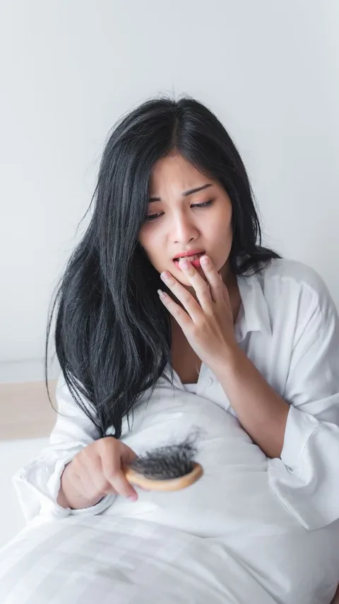 Stres Bisa Menyebabkan Rambut Rontok, Mitos atau Fakta Sih?