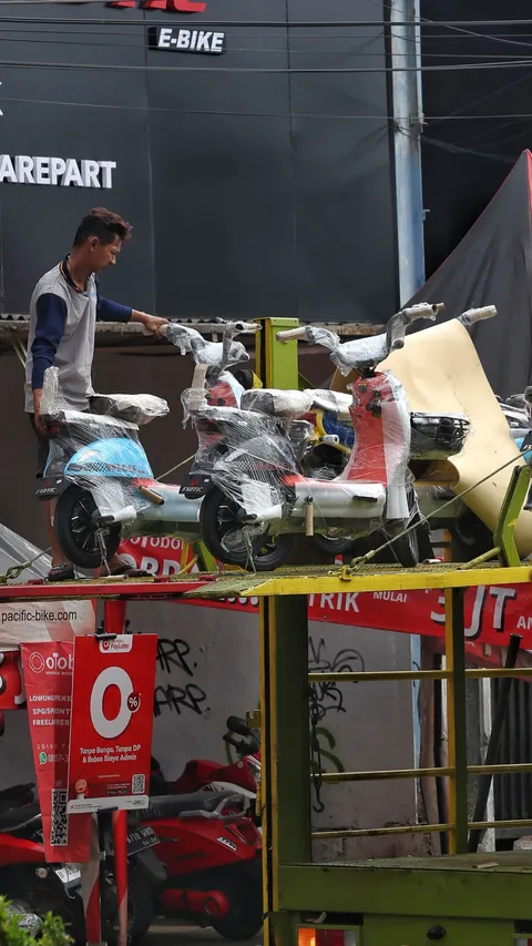 FOTO: Sepeda Motor Listrik Masih Sepi Peminat Meski Sudah Disubsidi