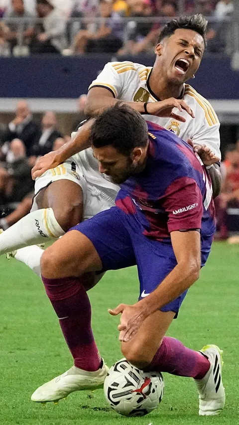 FOTO: Menegangkan Barcelona Gempur Real Madrid 3-0, Puluhan Pelanggaran hingga 7 Kartu Kuning Mewarnai Sepanjang Laga El Clasico di Pramusim