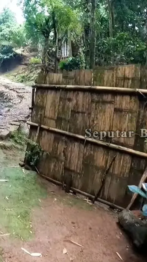 Intip Uniknya Tempat Mandi Warga Baduy, Baknya dari Pohon dan Airnya Dialirkan Lewat Bambu