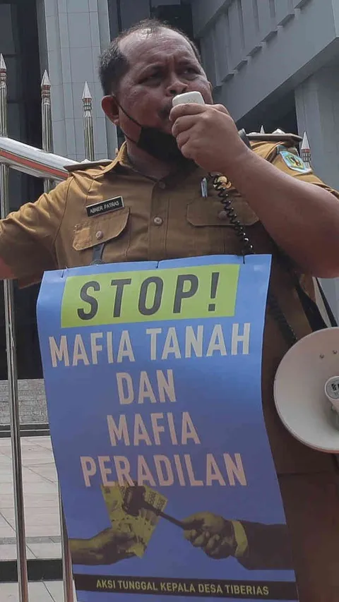 Protes Mafia Tanah dan Peradilan, Kades Asal Sulawesi Utara Demo Tunggal di Gedung MA