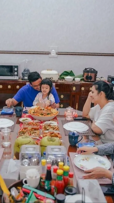 Perayaan Sederhana Ultah Wali Kota Menantu Presiden, Hanya Makan Malam sama Keluarga