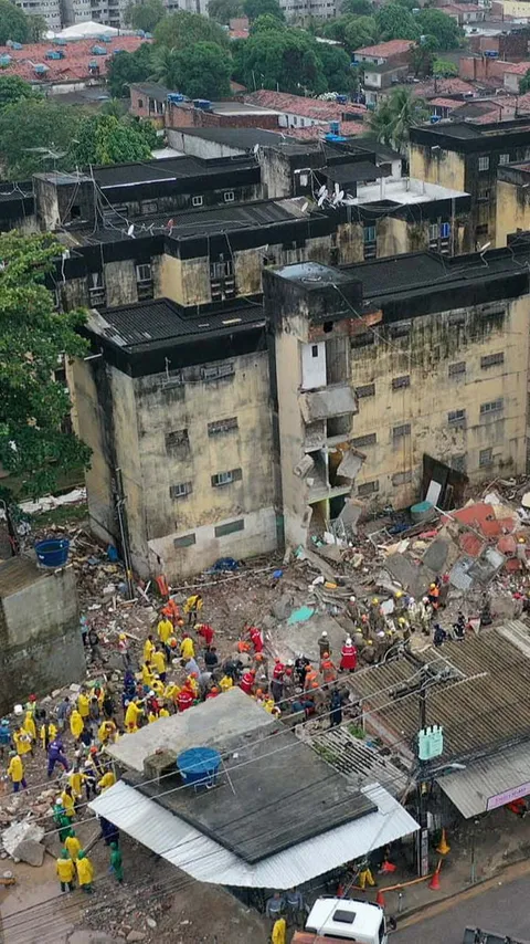 FOTO: Apartemen di Brasil Runtuh Hingga Rata dengan Tanah, 8 Orang Tewas