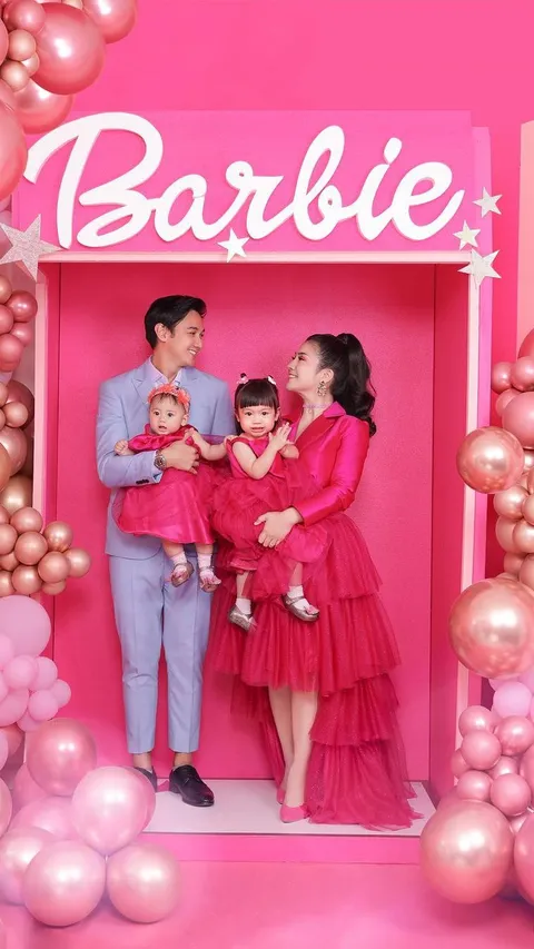 Potret Keluarga Felicya Angelista Photoshoot Ala Barbie, Bak Nyata
