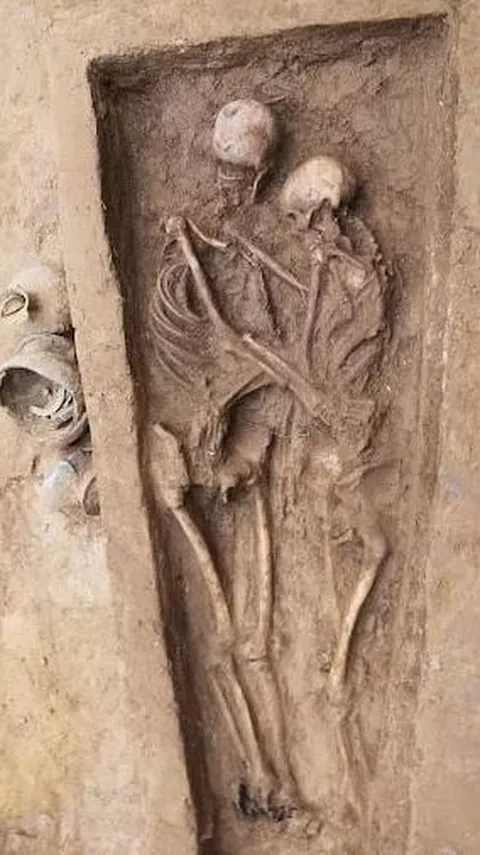 Makam Berusia 1600 Tahun Ditemukan di China, Isinya Kerangka Sepasang Kekasih yang Berpelukan
