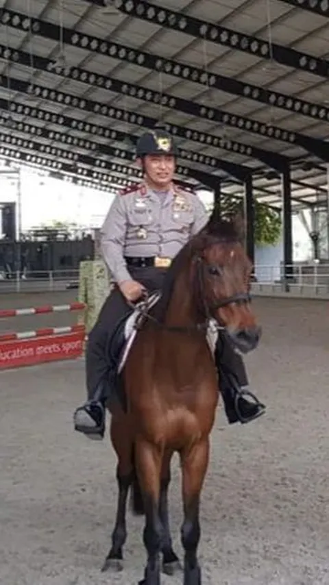 Gagah Berseragam, Potret Kapolri Tunggangi Kuda Didampingi Jenderal Bintang 1 dan Perwira Polisi