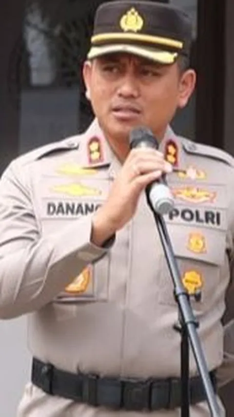 Perwira Polisi Ajak Anak Buah Makan Angkringan di Pinggir Jalan, Bilang ke Pedagang 