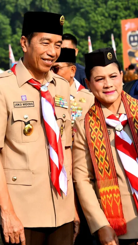 Momen Jokowi dan Iriana Berseragam Pramuka Tinjau Raimuna Nasional XII di Cibubur