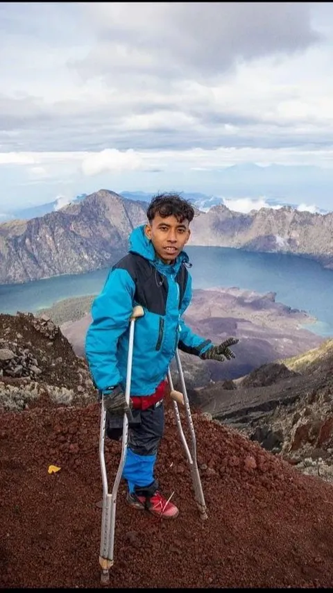 Viral Kisah Anggi Wahyuda, Pendaki Difabel yang Taklukkan Gunung Kerinci hingga Rinjani