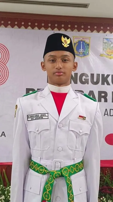 8 Potret Dhofin, Anak dari Ibnu Jamil, Menjadi Salah Satu Anggota Paskibraka Kota Jakarta Selatan Yang Sangat Ganteng dan Gagah.