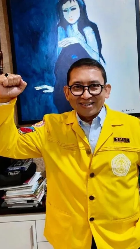 Bobot Menyusut, Fadli Zon Kelonggaran Pakai Jaket UI 32 Tahun Lalu saat Mahasiswa