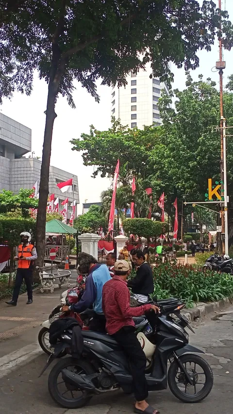 Trotoar DPRD DKI Jakarta Jadi Parkiran Sepeda Motor, Ini Penyebabnya