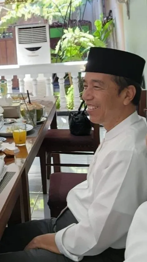 Potret Jokowi Makan Siang Bersama Prabowo dan Ganjar, Bahas Politik?