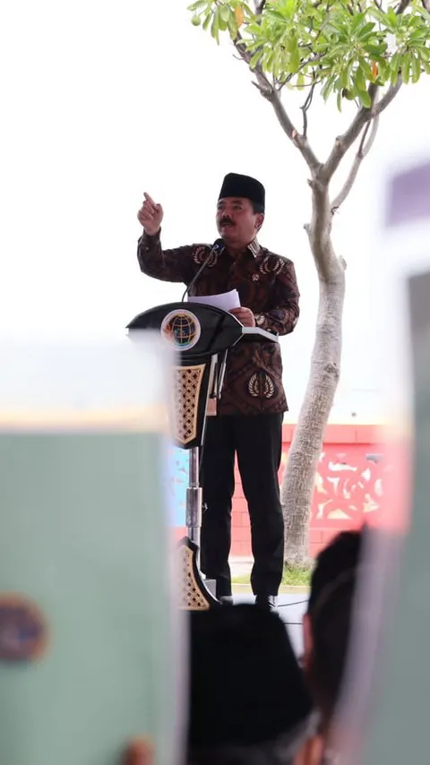 Menteri Hadi Datangi Kepulauan Riau, Bagikan 10.000 Sertifikat ke Masyarakat Pesisir