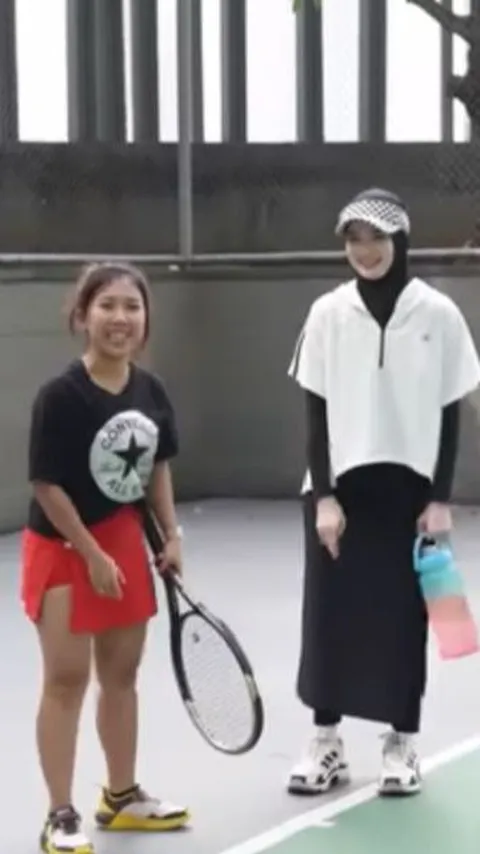 Inara Rusli Berlatih Tenis, Kiky Saputri Sampai Melongo Melihat Penampilannya 