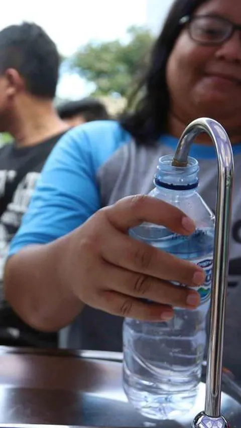 Jalan Panjang Pemenuhan 100 Persen Akses Air Minum Aman