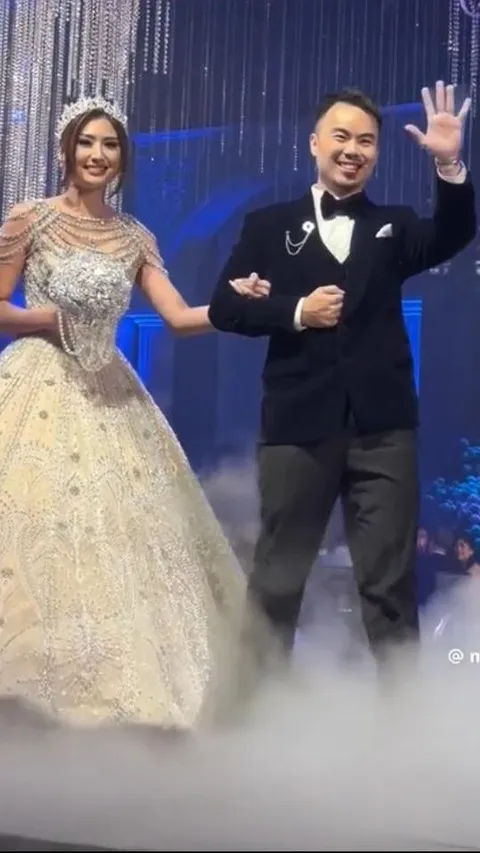 Pernikahan Miss Indonesia 2018 Ini Super Mewah bak Kerajaan Dongeng, Tinggi Kuenya 5 Meter