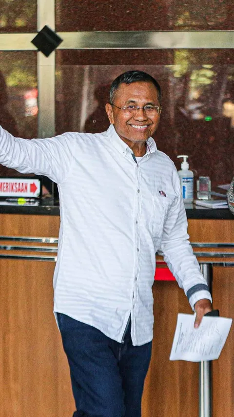 FOTO: Senyum Santai Dahlan Iskan Diperiksa KPK Terkait Kasus Korupsi LNG Pertamina