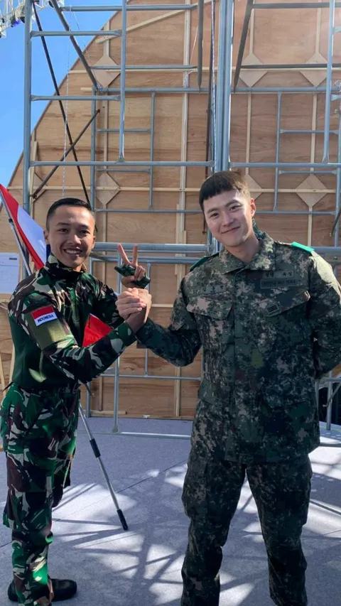 Viral TNI Bertemu dan Foto Bareng Aktor Korea Ternama Gong Myung, Bikin Iri