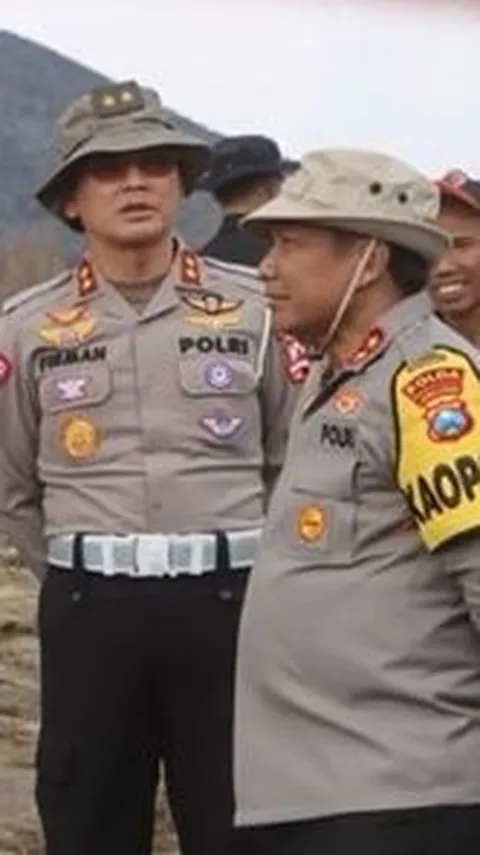 Gagah Berseragam, Tiga Jenderal Polri Kumpul di Padang Savana Gunung Bromo, Ada Apa?