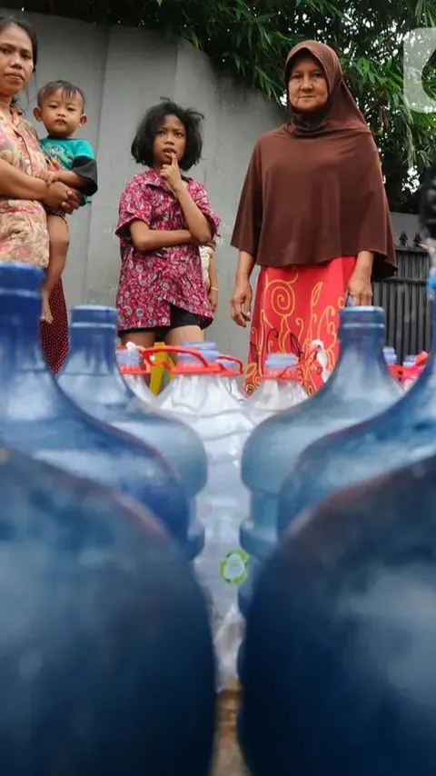 Bukan Beras, Jawa Barat Alami Krisis Air Bersih dan Kekeringan