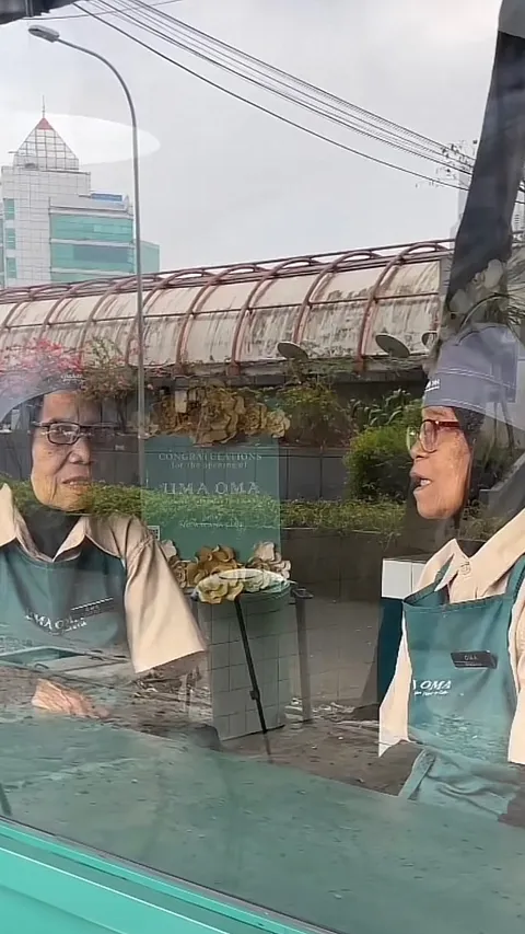 Kafe di Jakarta Ini Pekerjakan Para Lansia, Pengunjung Bak Pulang ke Rumah Nenek