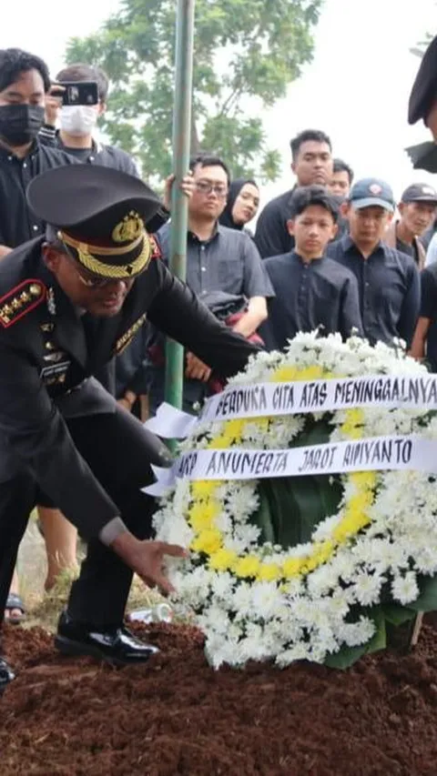 Polisi Ungkap Pengemudi Mobil yang Tabrak Iptu Jarot Ikut Menolong sampai RS