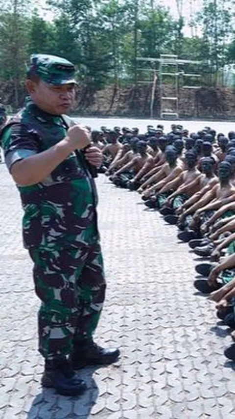 Jenderal TNI Kepalkan Tangan Bakar Semangat Prajurit Kostrad, Diberi Pesan Penting!
