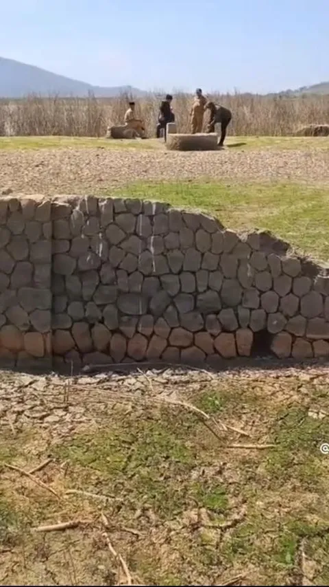 Ditemukan Kompleks Makam dan Permukiman Kuno saat Air Waduk Gajah Mungkur Surut, Ini Potretnya
