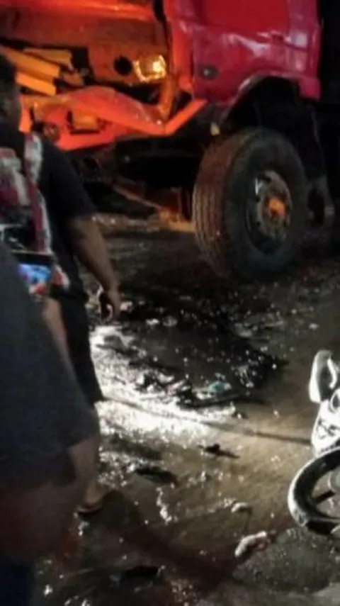 VIDEO: Rekaman CCTV Detik-Detik Truk Rem Blong Sebabkan Kecelakaan Maut di Exit Tol Bawen