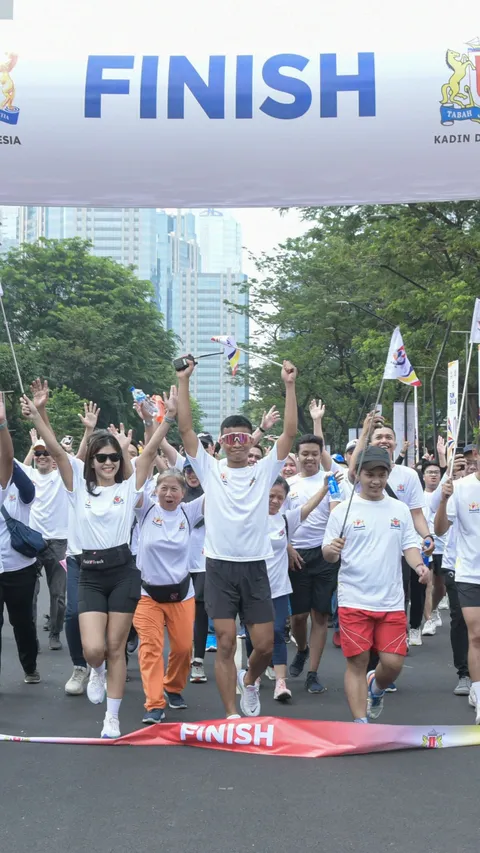 Kadin Gelar Fun Walk untuk Peringati HUT ke-55, Diikuti 5.000 Peserta