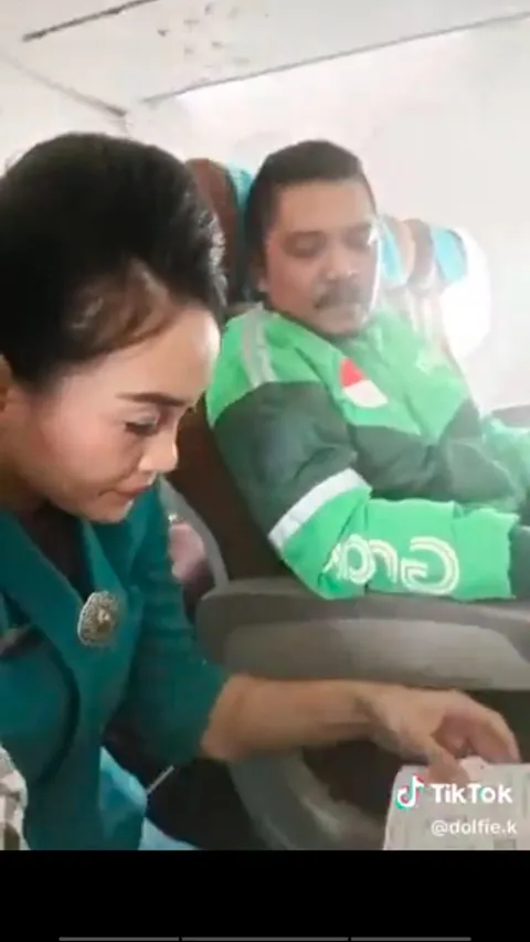 Viral Ojol Naik Pesawat Medan-Yogyakarta buat Beli Bakpia, Ternyata Ini dia Sosoknya