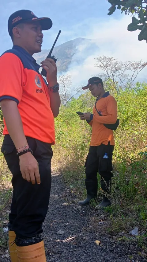 Lereng Gunung Agung Bali Terbakar, Petugas Masih Berusaha Capai Lokasi
