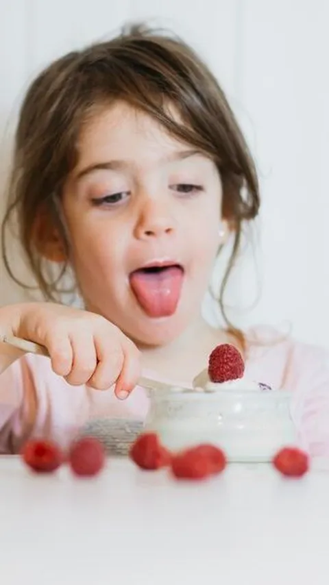 5 Manfaat Memberikan Yoghurt untuk Anak, Ini Tips yang Harus Diperhatikan
