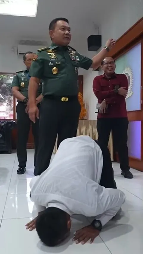Kenang Wasiat Ayah, Raffi Atqiyah Menangis Cium Tangan Jenderal Dudung usai Diluluskan jadi Bintara TNI Tanpa Tes